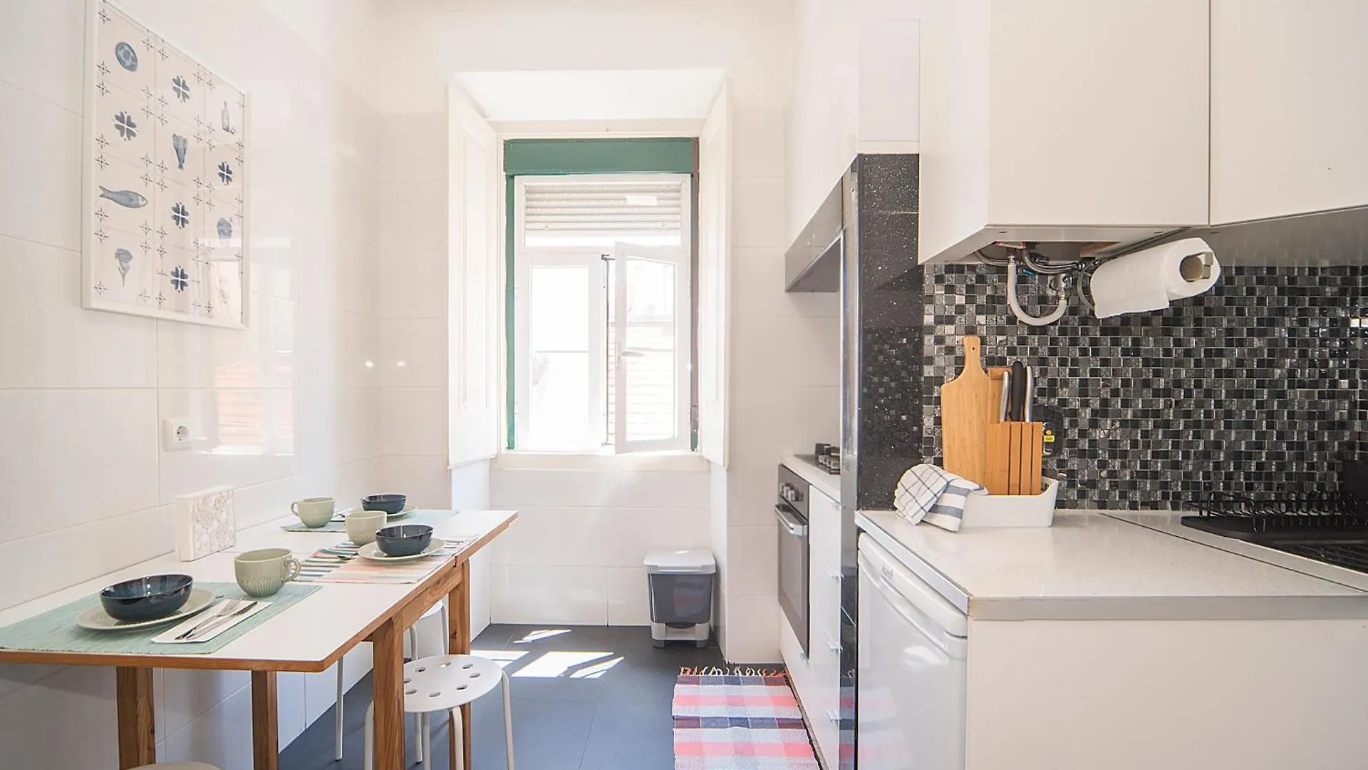 Apartment Apartamento Com 3 Quartos Muito Acolhedores Nos Anjos Lisbon