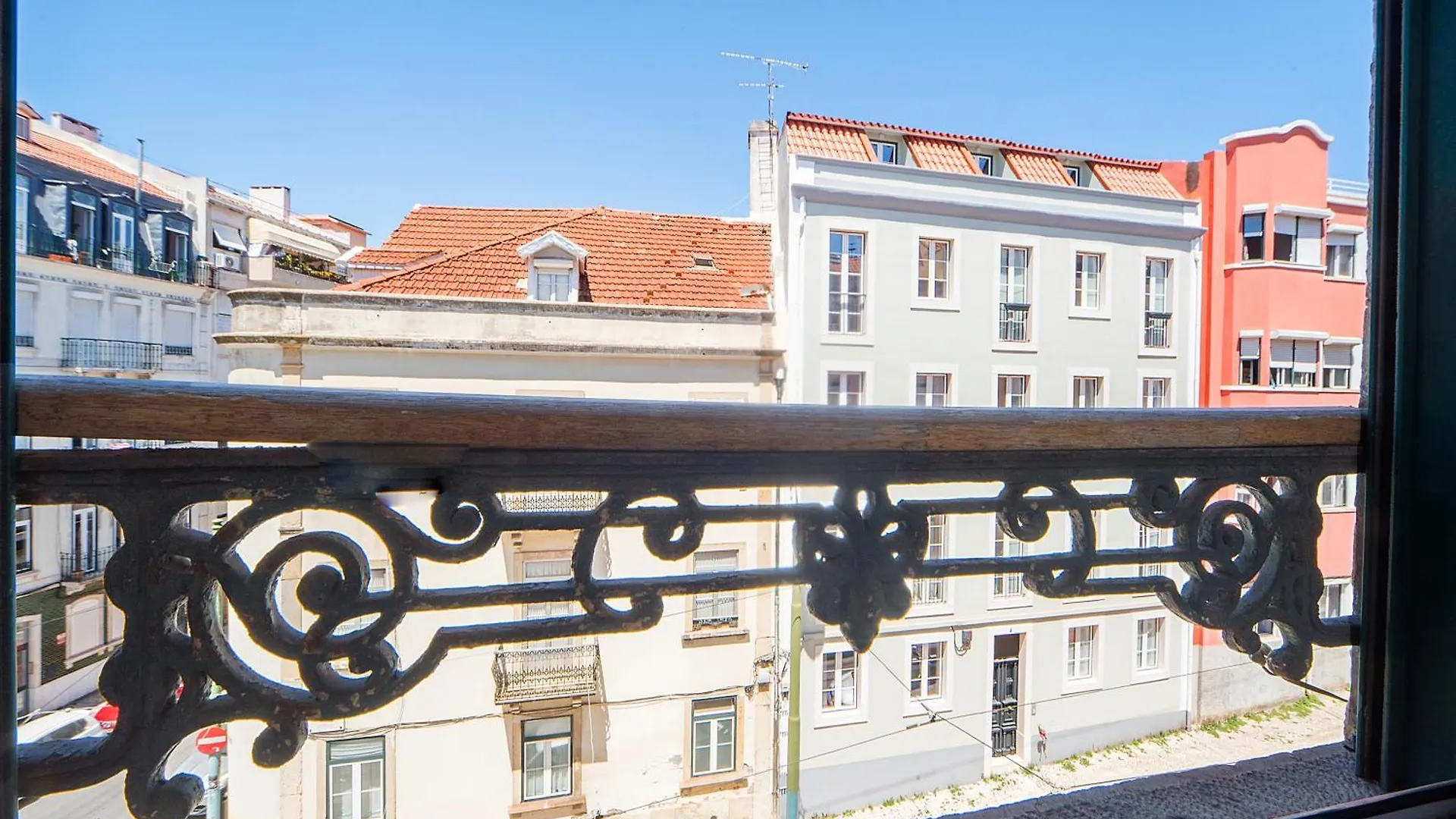 Apartment Apartamento Com 3 Quartos Muito Acolhedores Nos Anjos Lisbon
