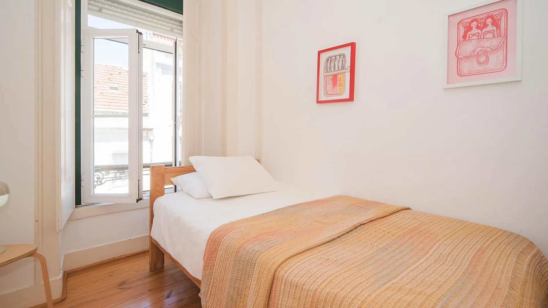 Apartment Apartamento Com 3 Quartos Muito Acolhedores Nos Anjos Lisbon Portugal